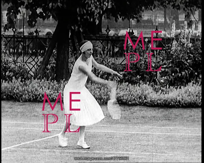 : Suzanne Lenglen Playing A Tennis Match : Suzanne Lenglen Playing A Tennis Match
