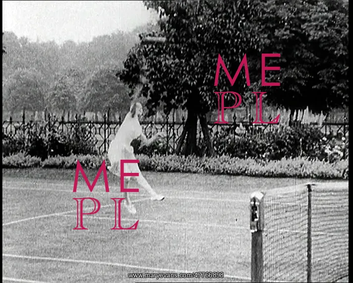 : Suzanne Lenglen Playing A Tennis Match : Suzanne Lenglen Playing A Tennis Match