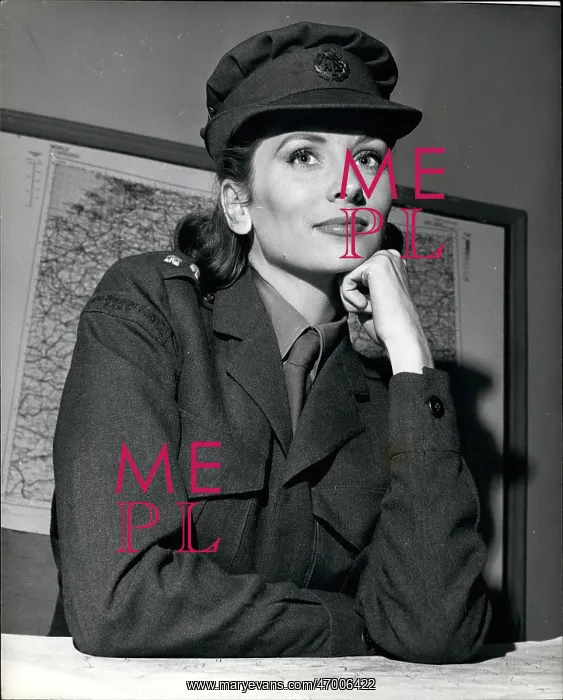 : Suzy Parker as an ATS officer : Suzy Parker as an ATS officer
