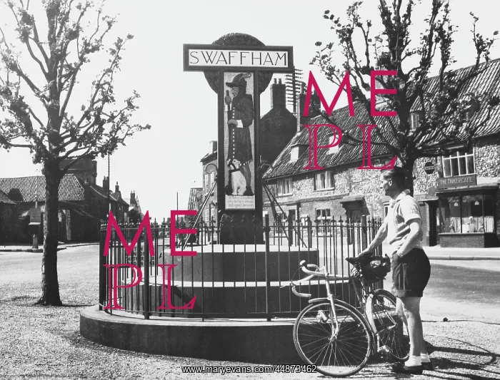 : SWAFFHAM CYCLIST 1950S : SWAFFHAM CYCLIST 1950S
