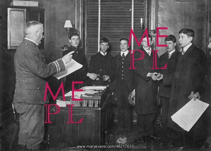 : Swearing in of British recruits, 1914 : Swearing in of British recruits, 1914