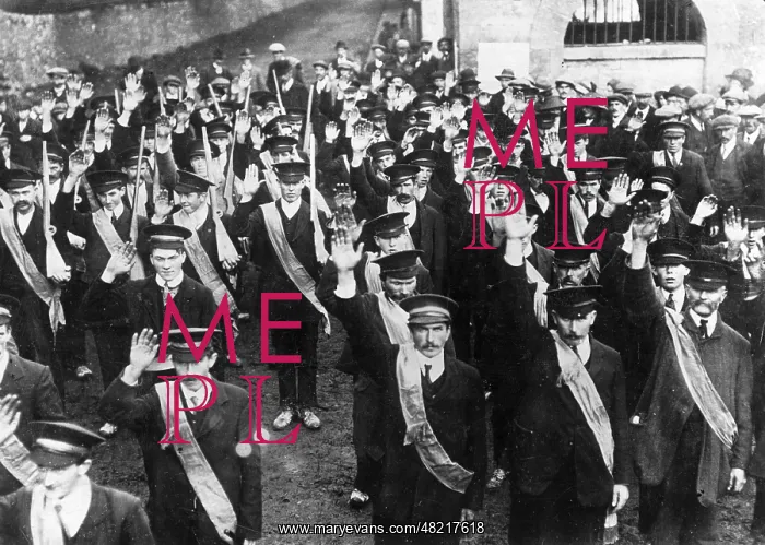 : Swearing in of British recruits, 1916 : Swearing in of British recruits, 1916