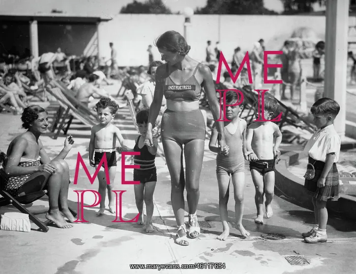 : A swimming instructor for children : A swimming instructor for children