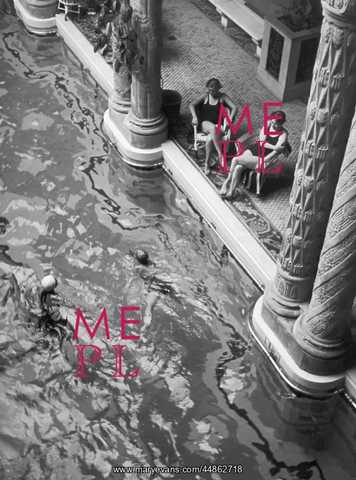: SWIMMING POOL 1930S : SWIMMING POOL 1930S