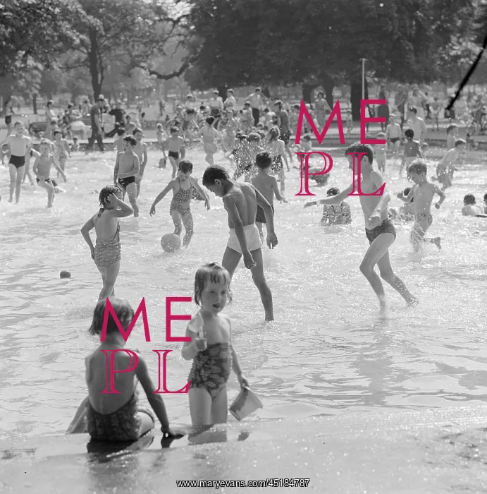 : Swimming Pool In Clissold Park : Swimming Pool In Clissold Park
