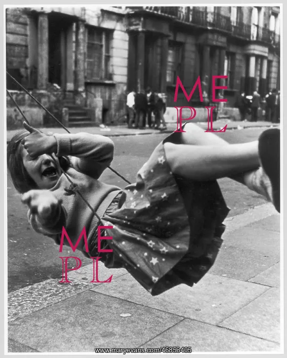 : SWINGING GIRL : SWINGING GIRL