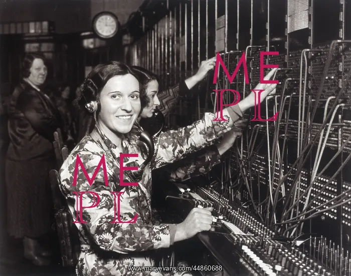 : SWITCHBOARD GIRLS / 1930S : SWITCHBOARD GIRLS / 1930S