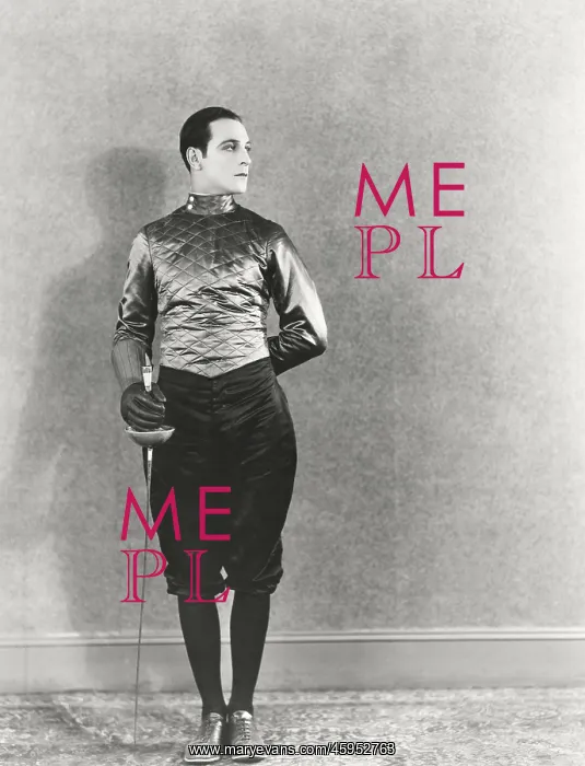  : Swordsman posing with fencing foil