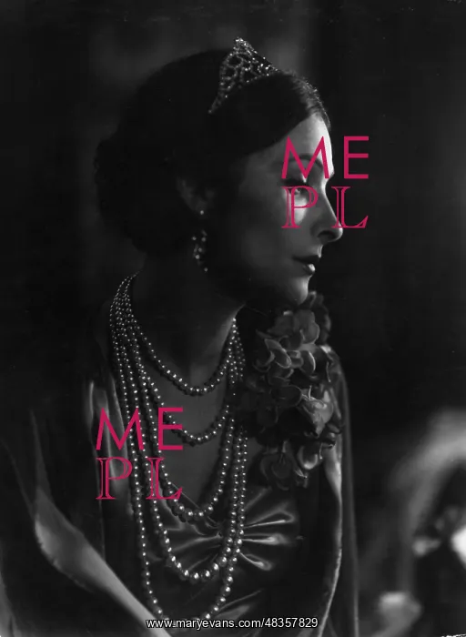: Sybille Binder, 1935 : Sybille Binder, 1935
