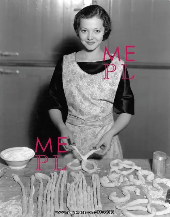 : Sylvi Sydney bakes pretzels : Sylvi Sydney bakes pretzels