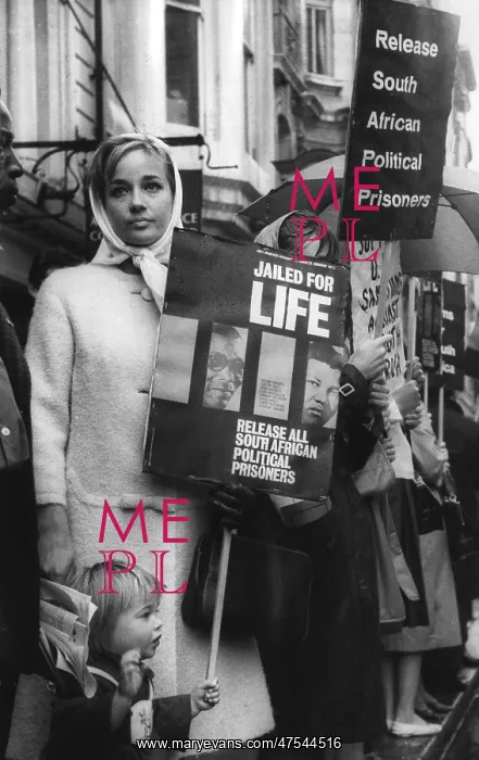 : Sylvia Syms, English actress, in demonstration : Sylvia Syms, English actress, in demonstration