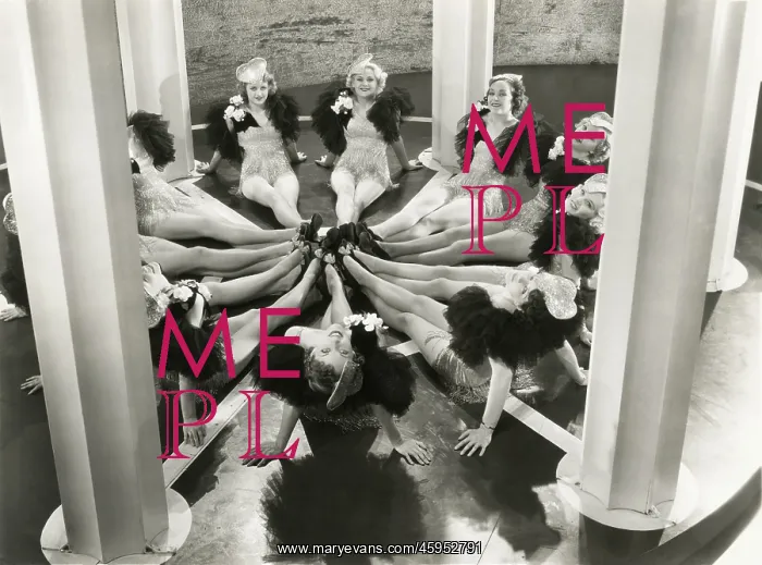 : Synchronized dancers - : Synchronized dancers -