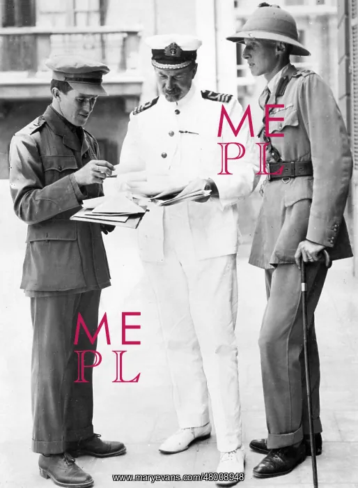 : T E Lawrence, Colonel Dawnay and Commander Hogarth : T E Lawrence, Colonel Dawnay and Commander Hogarth