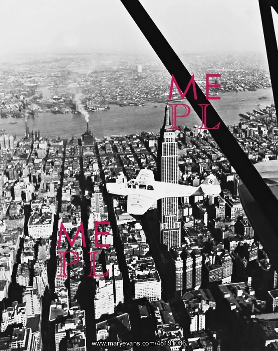: Taifun above New York, 1940 : Taifun above New York, 1940