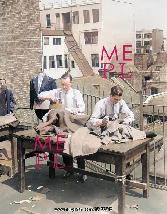 : TAILORS WORKING OUTDOORS : TAILORS WORKING OUTDOORS