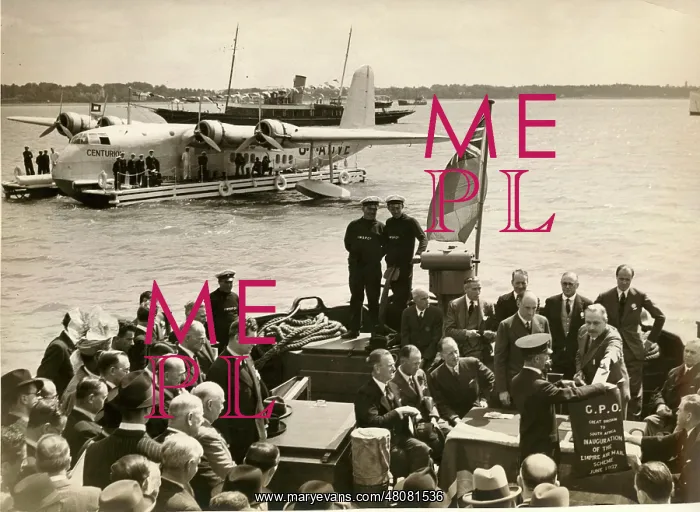 : Taking aboard the first Empire Air Mail : Taking aboard the first Empire Air Mail