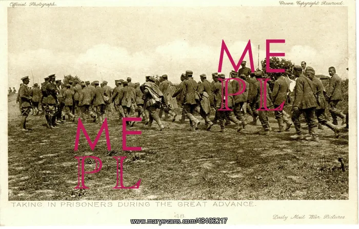  : Taking in prisoners during the great advance, WW1