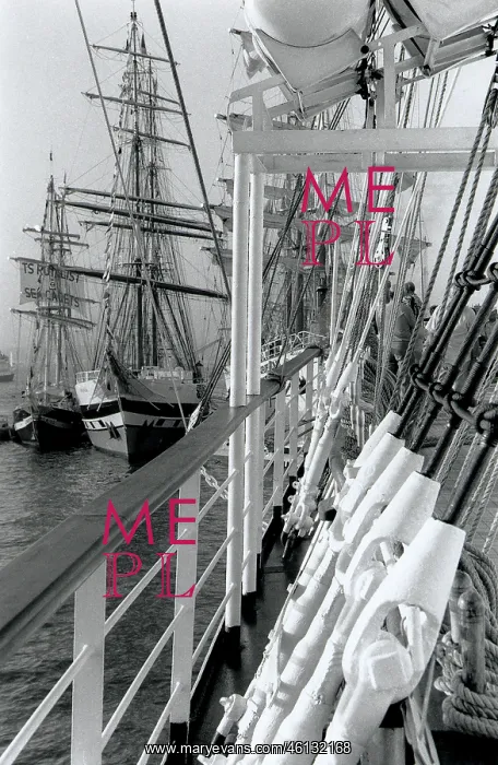 : Tall ships on the sea : Tall ships on the sea