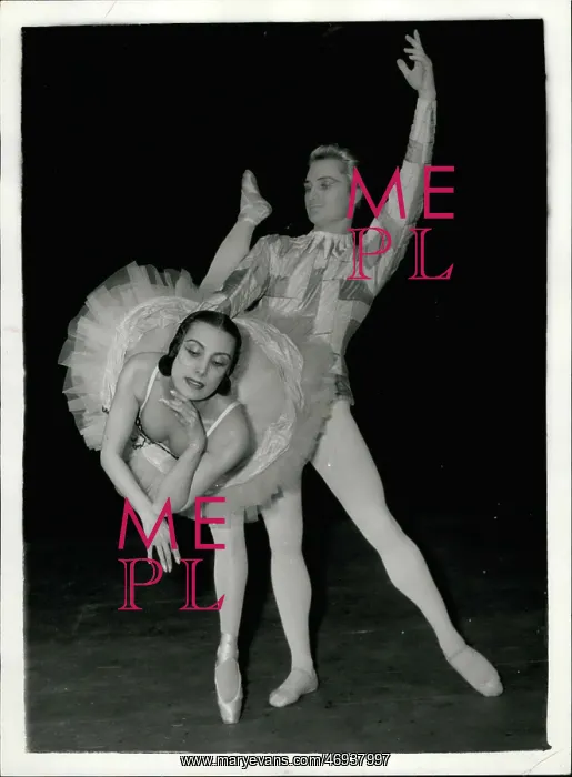 : Tamara Toumanova, Wladimir Oukhtomsky, rehearsing ballet : Tamara Toumanova, Wladimir Oukhtomsky, rehearsing ballet