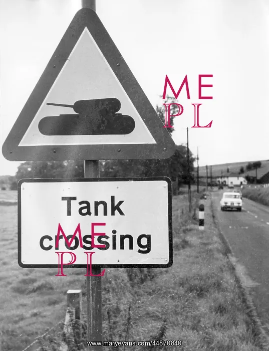 : TANK CROSSING : TANK CROSSING