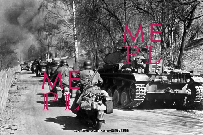 : Tank in Trondheim, 1940 : Tank in Trondheim, 1940