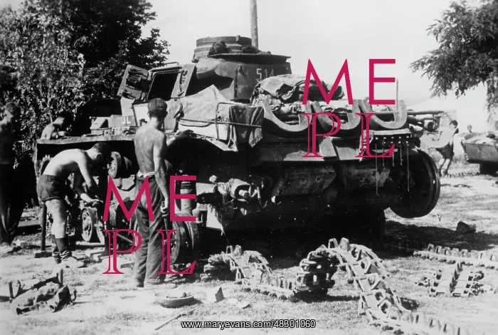 : Tanks in repair - Eastern Front, 1941 : Tanks in repair - Eastern Front, 1941