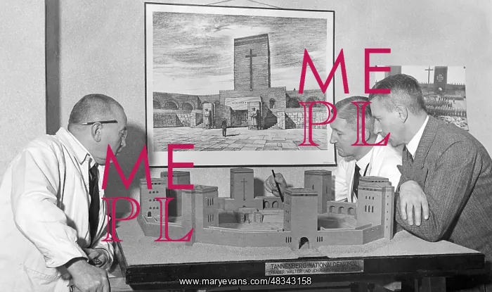 : Tannenberg model with architects, 1934 : Tannenberg model with architects, 1934