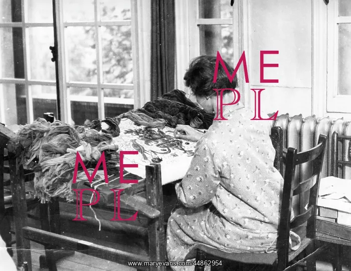 : TAPESTRY MAKING 1930S : TAPESTRY MAKING 1930S