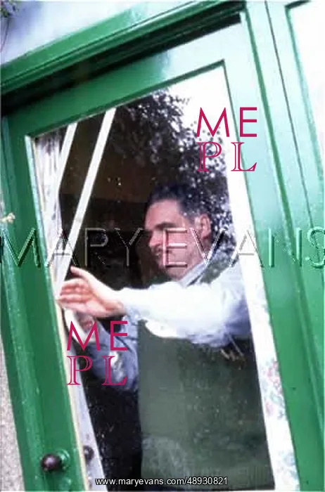: TAPING UP WINDOWS 1940S : TAPING UP WINDOWS 1940S