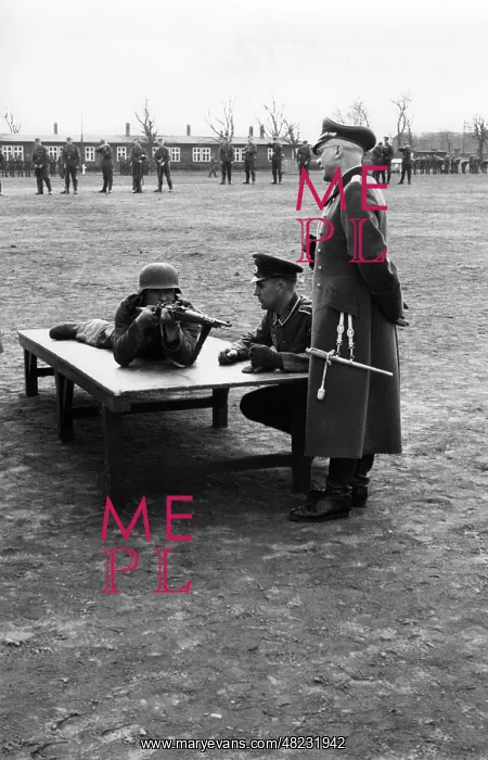 : Target practice in the Jaegerkaserne Kolberg, 1941 : Target practice in the Jaegerkaserne Kolberg, 1941
