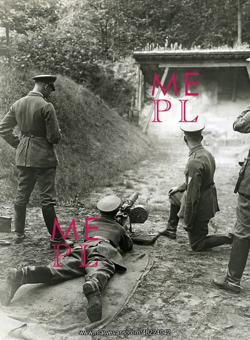 : Target practice with an MG 08 : Target practice with an MG 08