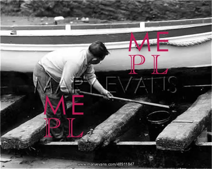 : TARRING A BOAT : TARRING A BOAT