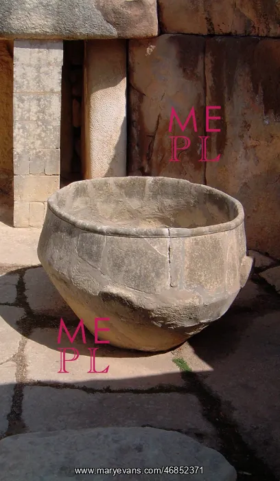 : TARXIEN TEMPLE / LARGE POT : TARXIEN TEMPLE / LARGE POT