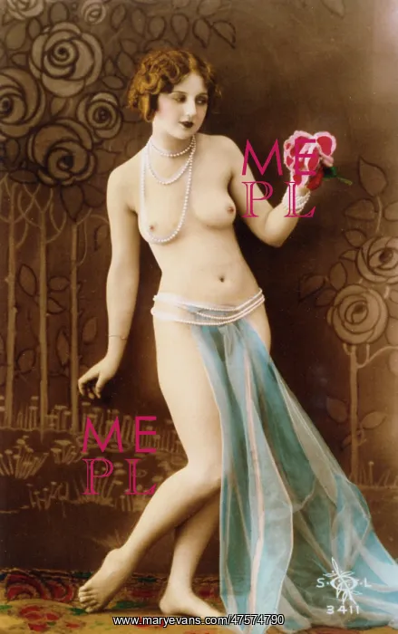  : A tastefully posed nude woman