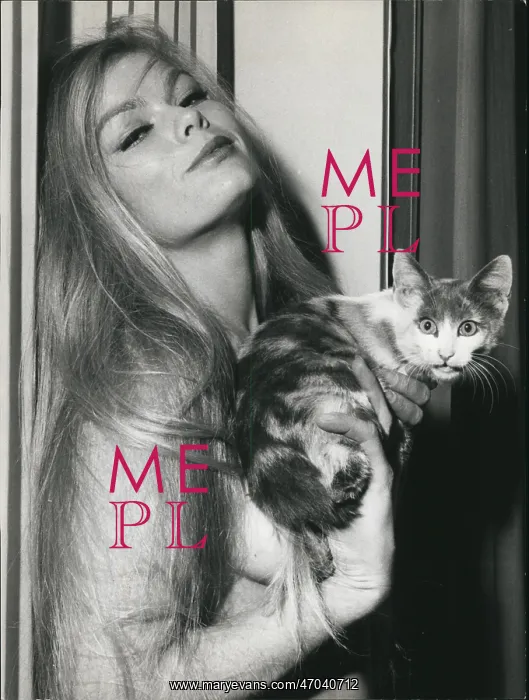 : Tayna Berrill, German actress, with cat : Tayna Berrill, German actress, with cat