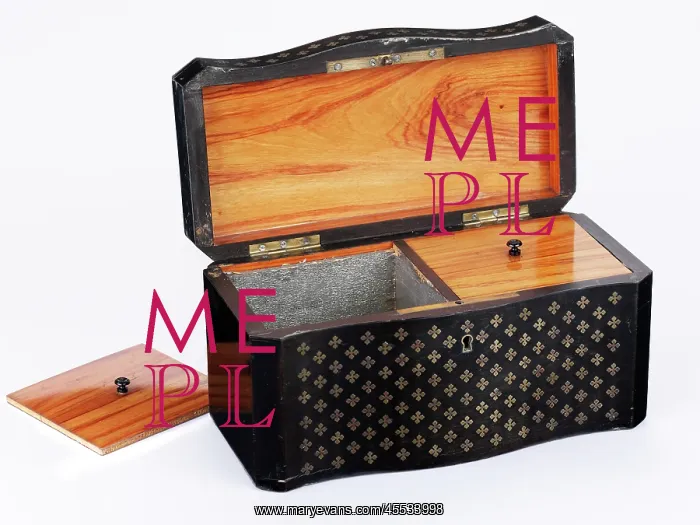 : Tea caddy made from ebonised wood inlaid with brass quatrefoils, lined with tulipwood : Tea caddy made from ebonised wood inlaid with brass quatrefoils, lined with tulipwood