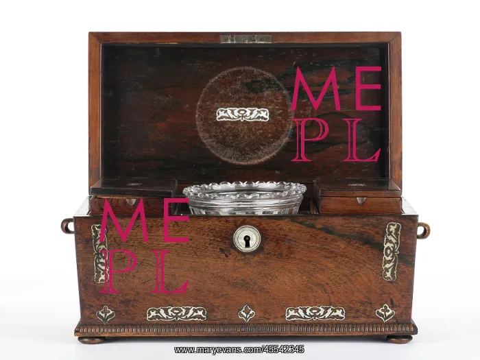 : Tea caddy made from rosewood with mother-of-pearl inlays : Tea caddy made from rosewood with mother-of-pearl inlays