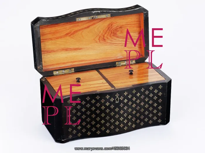 : Tea caddy made from ebonised wood inlaid with brass quatrefoils, lined with tulipwood : Tea caddy made from ebonised wood inlaid with brass quatrefoils, lined with tulipwood