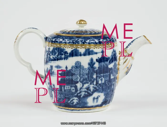 : Tea pot. Teapot, lid and stand made from porcelain : Tea pot. Teapot, lid and stand made from porcelain