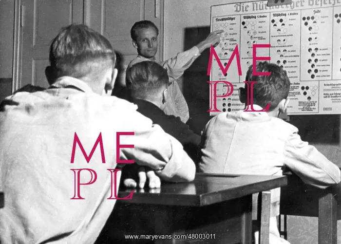  : A teacher explains to students the Nuremberg Laws