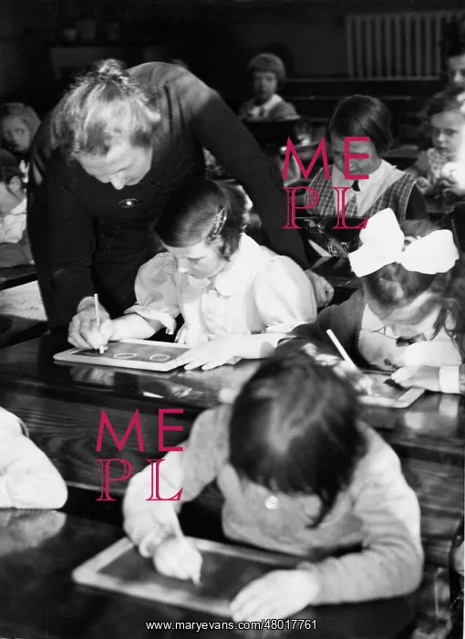 : Teaching in a girls class : Teaching in a girls class
