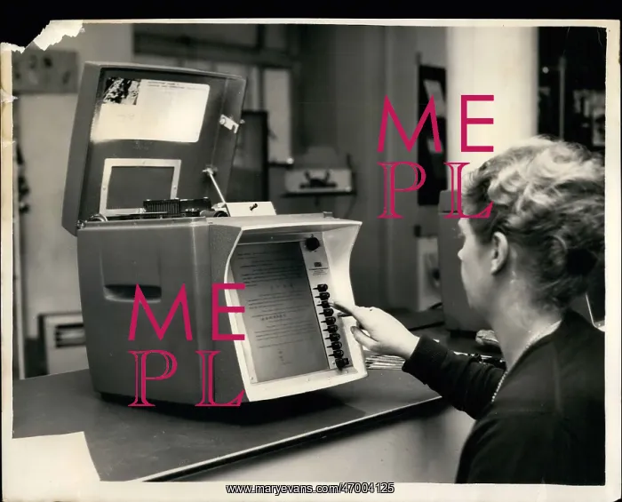 : Teaching machine, exhibition in London : Teaching machine, exhibition in London