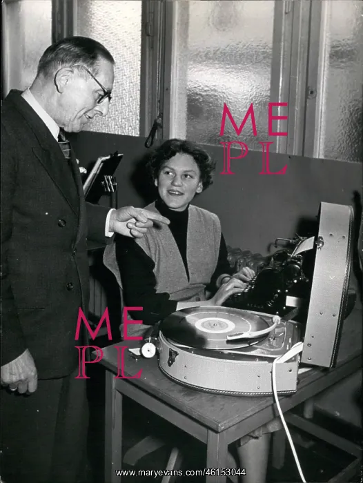 : Teaching typewriting in rhythm with music, Bonn : Teaching typewriting in rhythm with music, Bonn