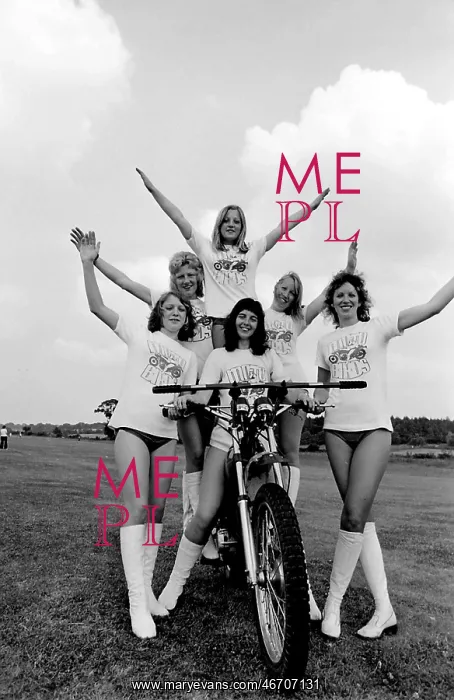  : Team of stunt women