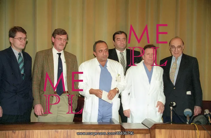 : The team of surgeons : The team of surgeons