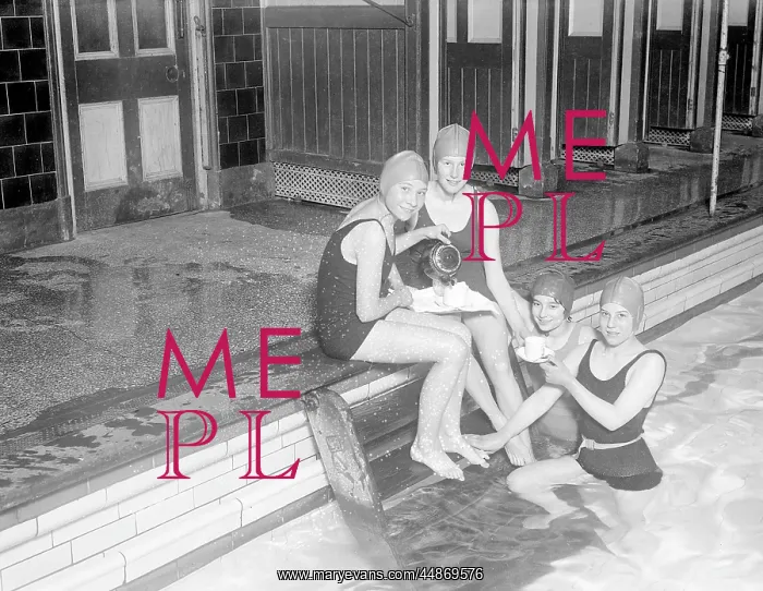 : TEATIME IN THE POOL! : TEATIME IN THE POOL!
