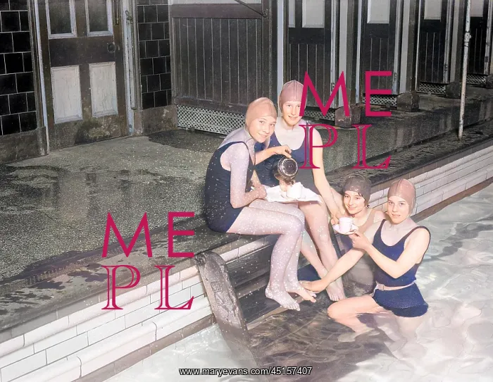 : TEATIME IN THE POOL! : TEATIME IN THE POOL!