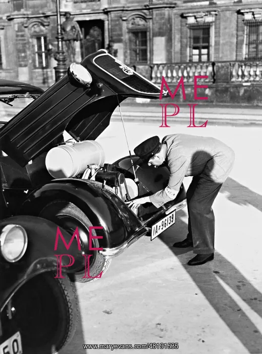: Technical inspection of a car in Berlin, 1934 : Technical inspection of a car in Berlin, 1934