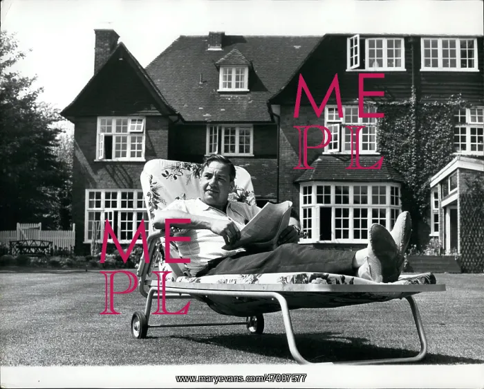 : Ted Willis, writer, on his lawn in Chislehurst, Kent : Ted Willis, writer, on his lawn in Chislehurst, Kent