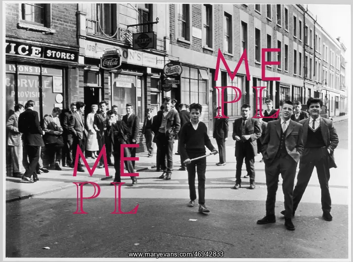 : Teddy Boys in the street : Teddy Boys in the street